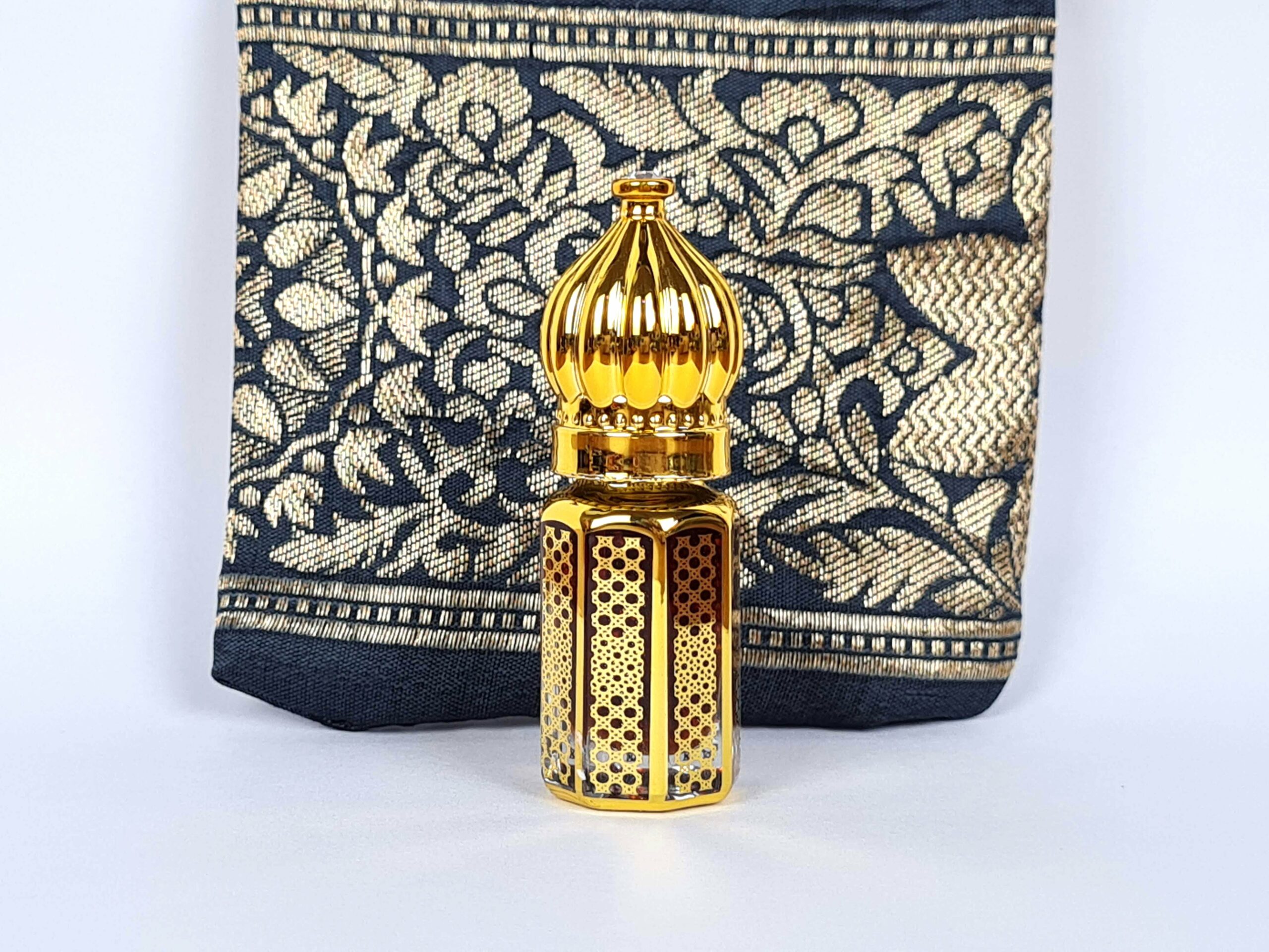 Perfume indiano natural e artesanal da Jain Perfumers aroma Patchouli ...